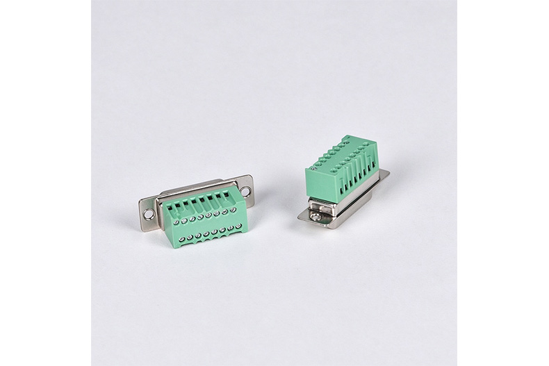 Wired DB15 female connector fitted to a syringe pump interface